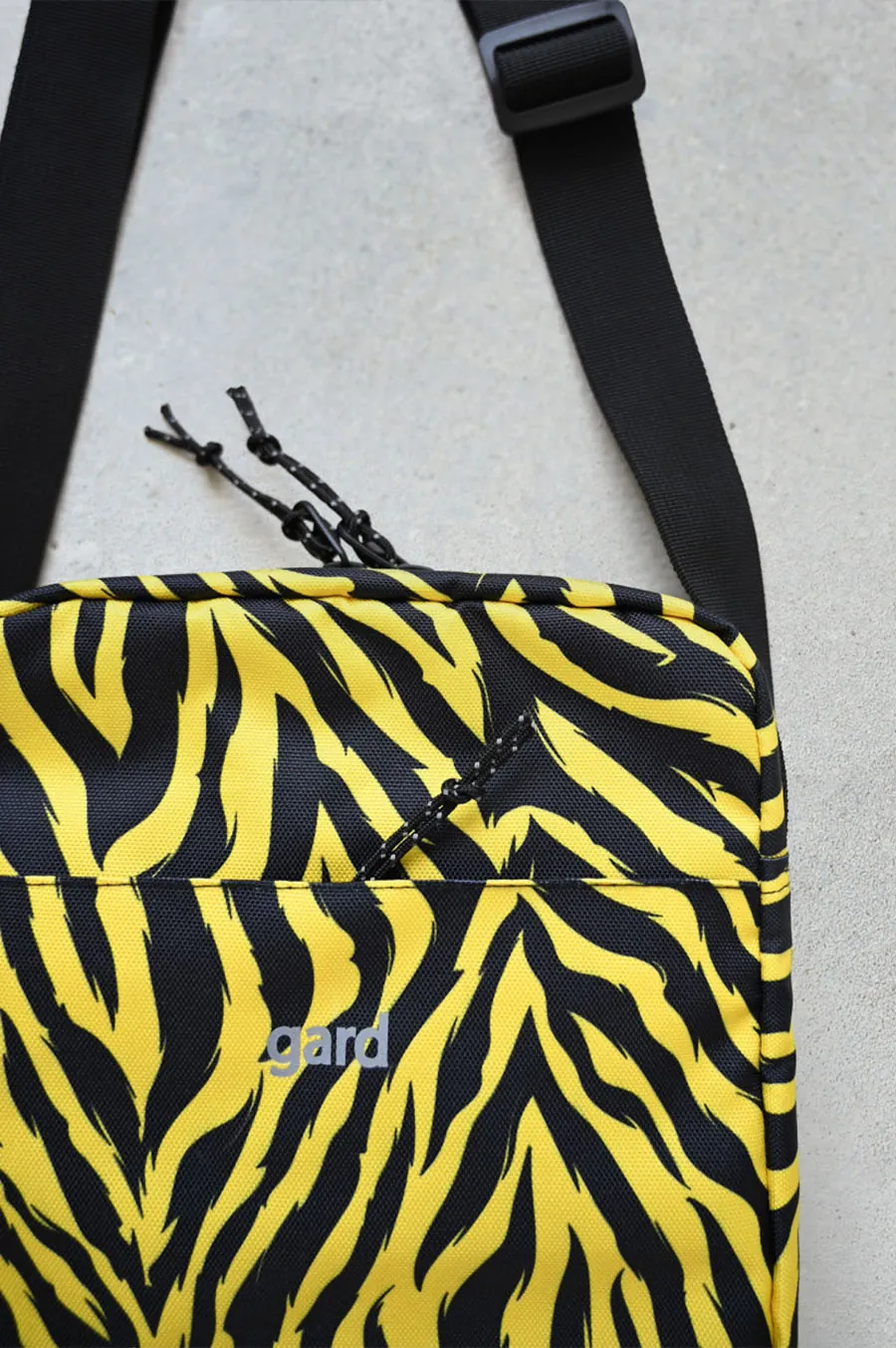 Messenger Gard Messenger Mini-4 | Yellow Tiger 3/22 Black