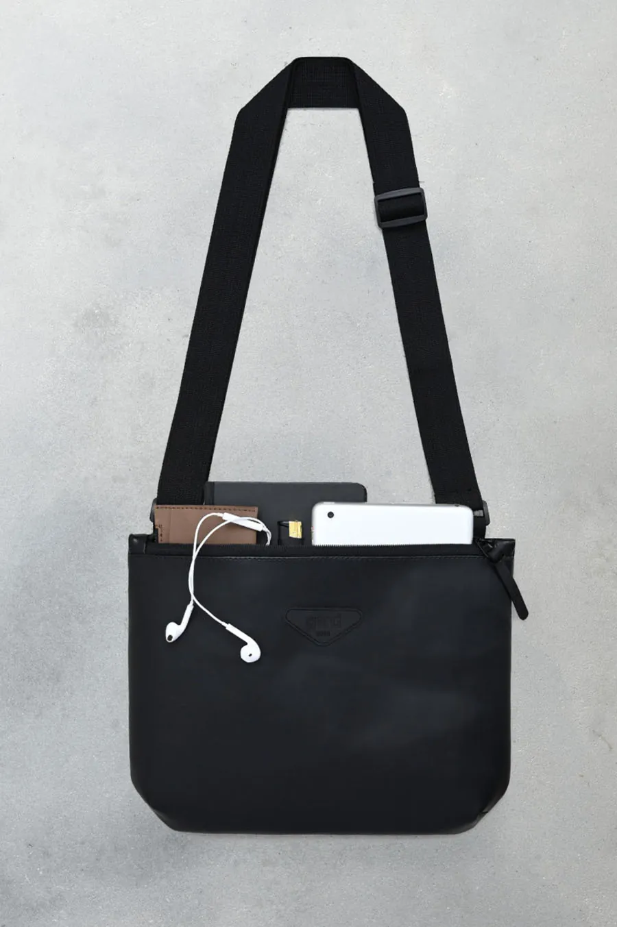 Mesenger Gard Bag over the shoulder Crossbody Stealth - 2 Casaul Mod | eco leather glossy pile 2/23 black