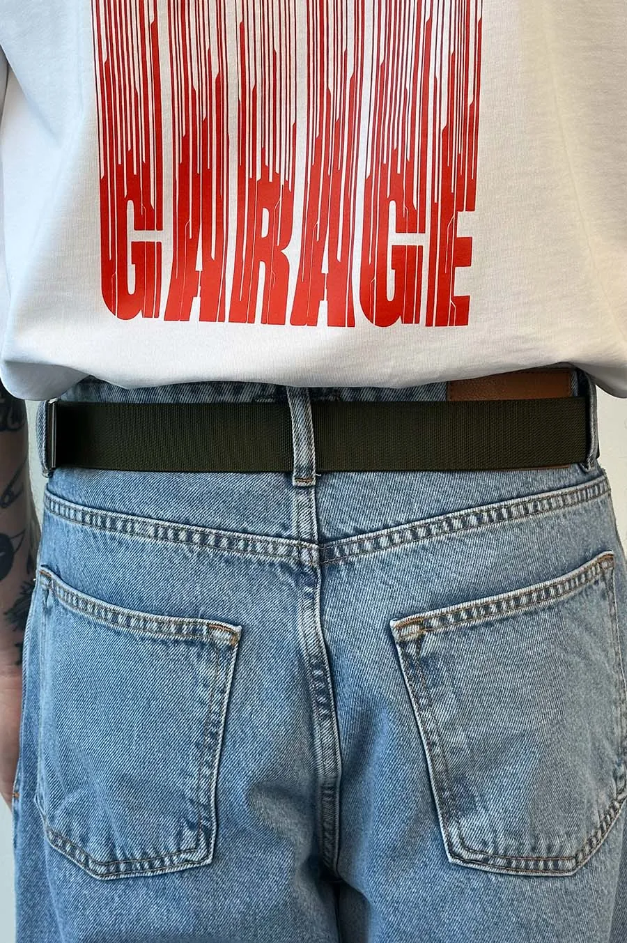 Garage belt rubber with a khaki metal buckle