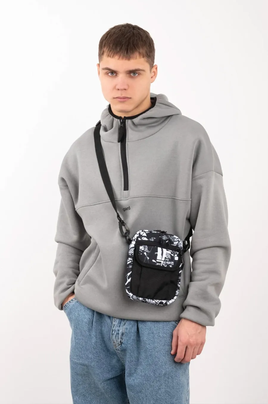 Mesenger Gard Bag over Flaper's shoulder | Kyiv map 1/24 black