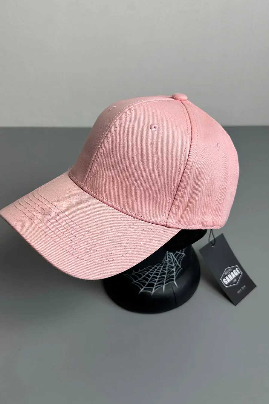 The baseball cap of Noname is pink pink