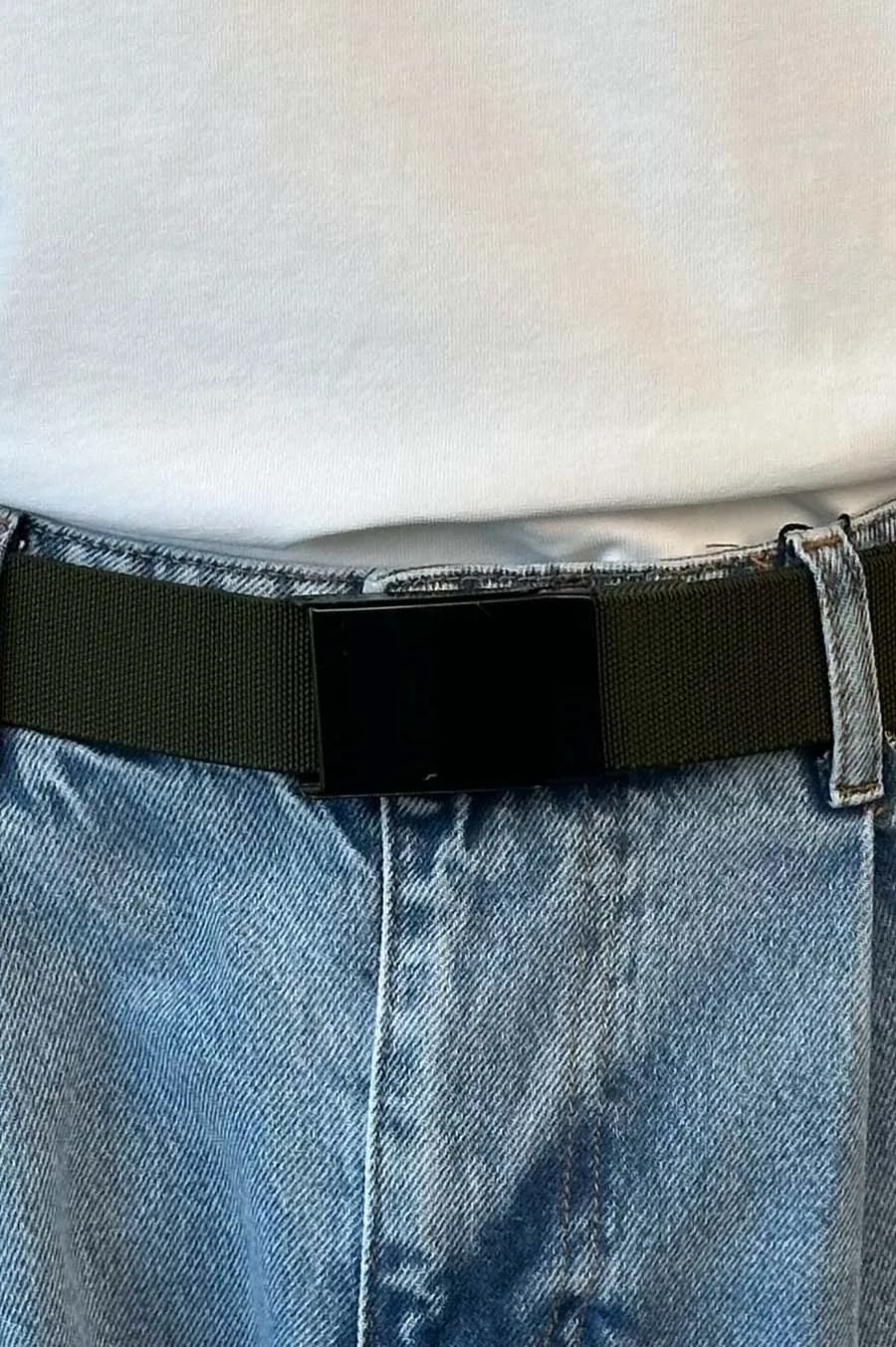 Garage belt rubber with a khaki metal buckle