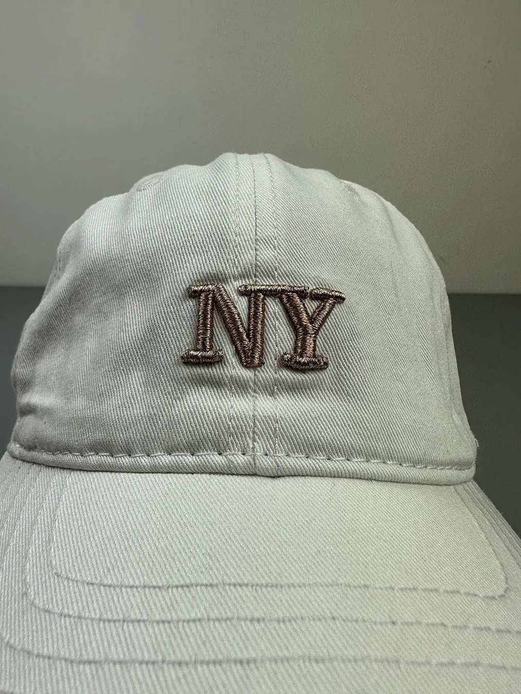 Бейсболка Noname Золотий лого NY  Білий