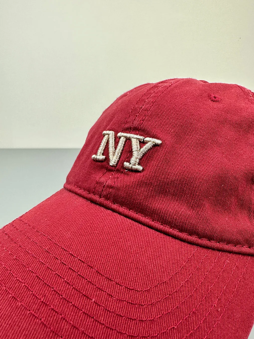 Бейсболка Noname Золотий лого NY  Бордовий