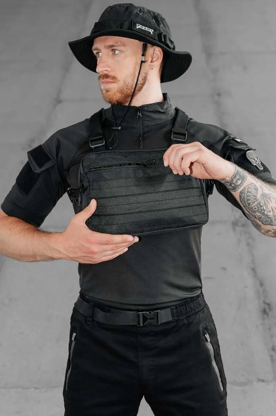 BEZET Chest bag Black
