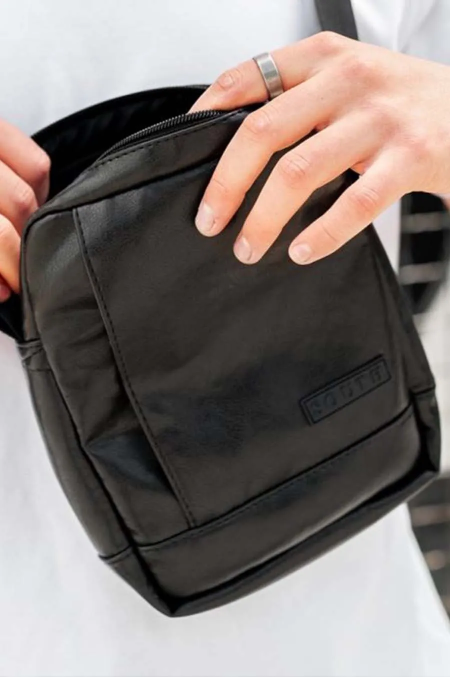 Messenger SOUTH South Soft Black leather Black