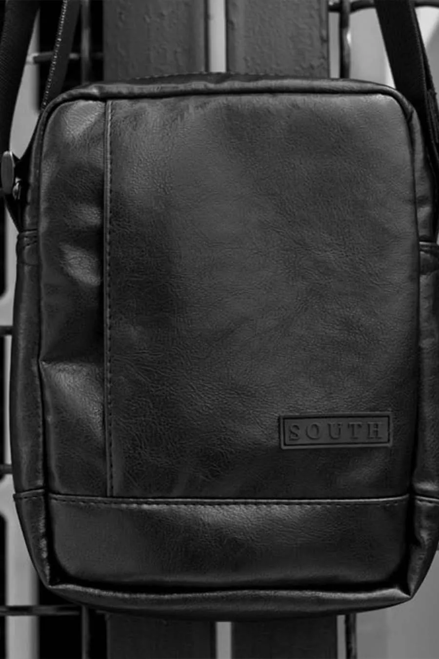 Messenger SOUTH South Soft Black leather Black