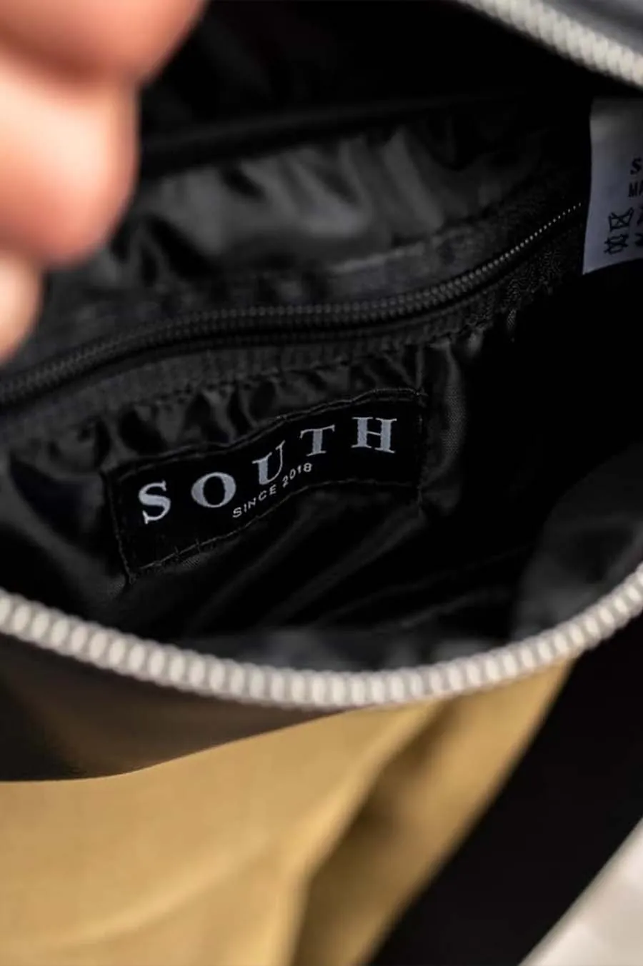 Belt bag SOUTH Self black Black