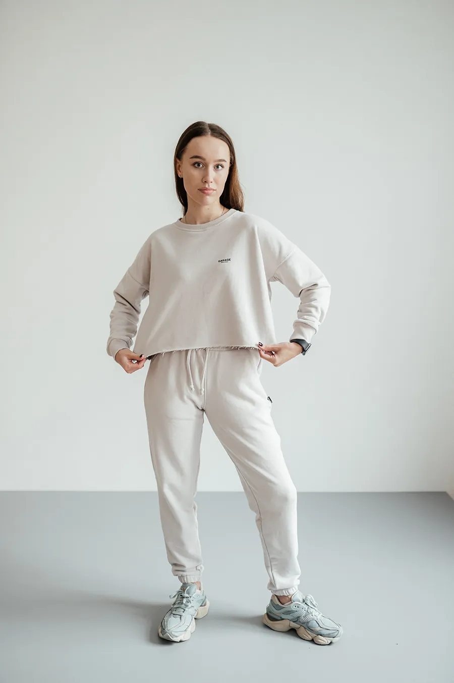 Блідо-сірий