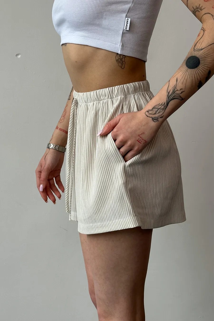 Shorts GARAGE Made of linen fabric Beige